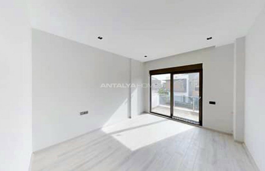 Döşemealtı'nda Site İçinde Bahçeli Müstakil Villalar 14