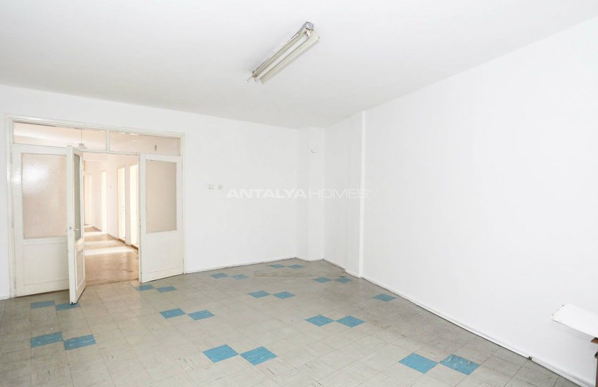 Centrally Located Resale 3+1 Apartment in Kaleici 6
