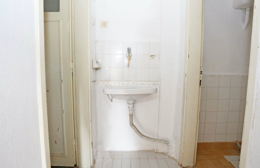 Centrally Located Resale 3+1 Apartment in Kaleici 19