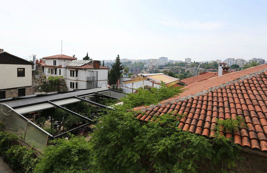 Centrally Located Resale 3+1 Apartment in Kaleici 24