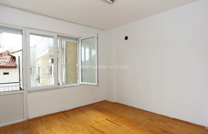 Centrally Located Resale 3+1 Apartment in Kaleici 11