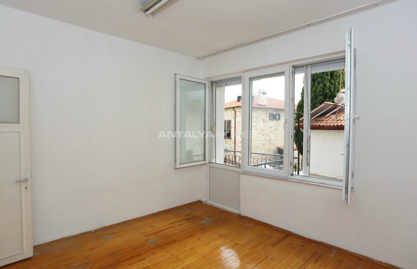 Centrally Located Resale 3+1 Apartment in Kaleici 12