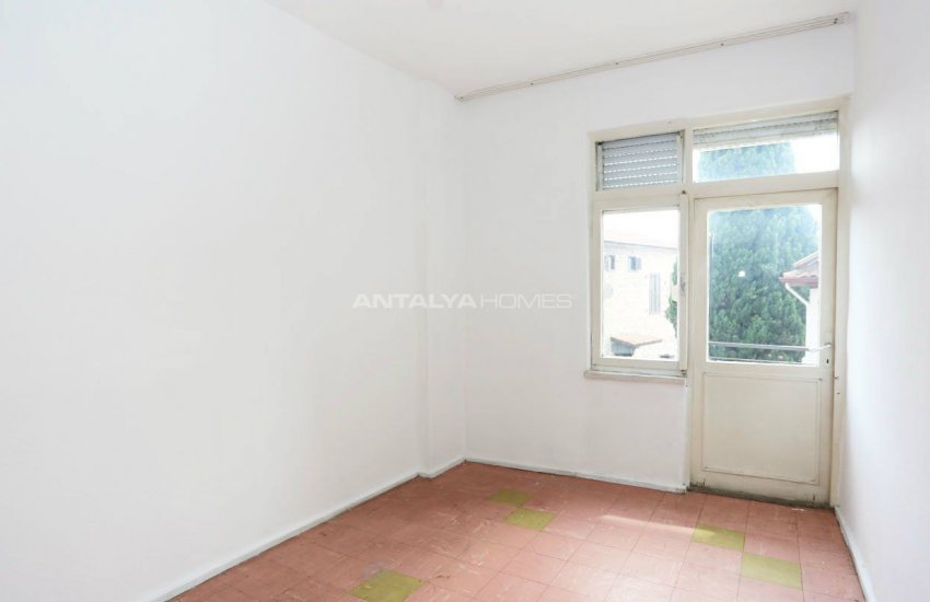 Centrally Located Resale 3+1 Apartment in Kaleici 14