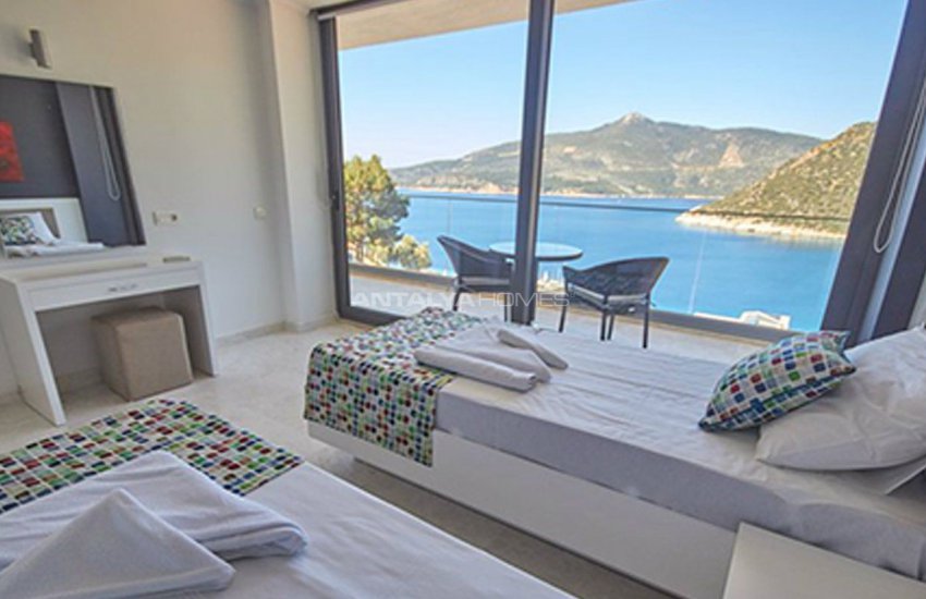 Kalkan'da Plaja 250 Metre Uzaklıkta Komple Eşyalı Villa 39