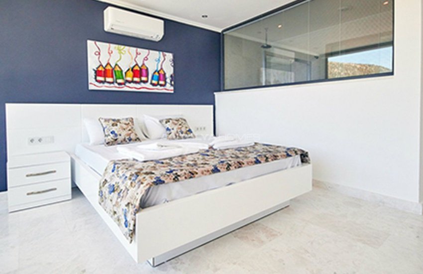 Kalkan'da Plaja 250 Metre Uzaklıkta Komple Eşyalı Villa 42