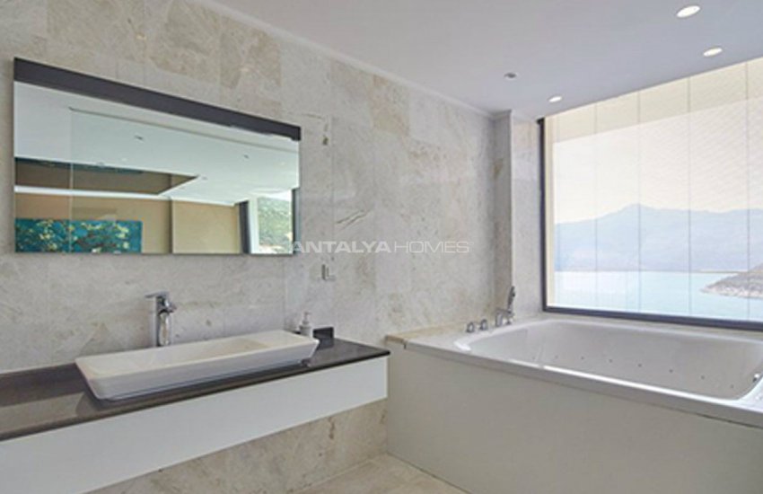 Kalkan'da Plaja 250 Metre Uzaklıkta Komple Eşyalı Villa 24