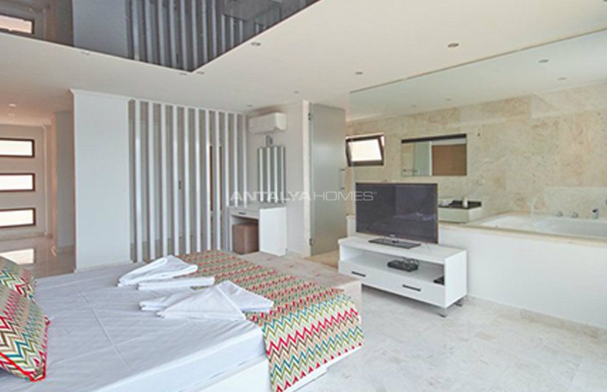 Kalkan'da Plaja 250 Metre Uzaklıkta Komple Eşyalı Villa 34