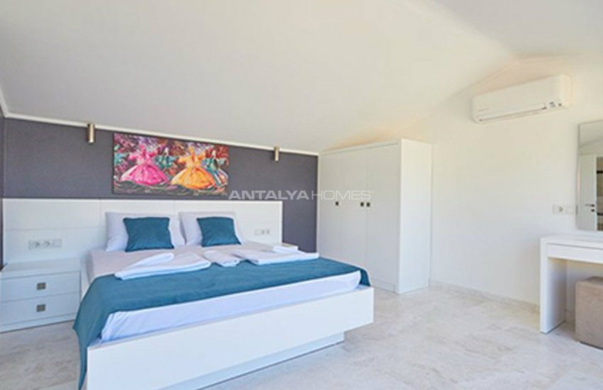 Kalkan'da Plaja 250 Metre Uzaklıkta Komple Eşyalı Villa 35
