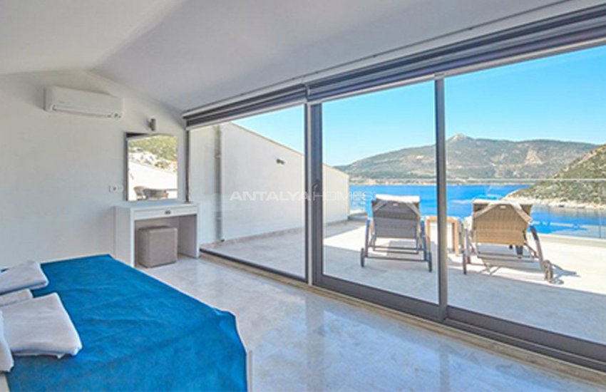 Kalkan'da Plaja 250 Metre Uzaklıkta Komple Eşyalı Villa 36
