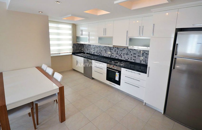 Alanya Tosmur'da Denize Yakın Site İçinde Lüks Daireler 24