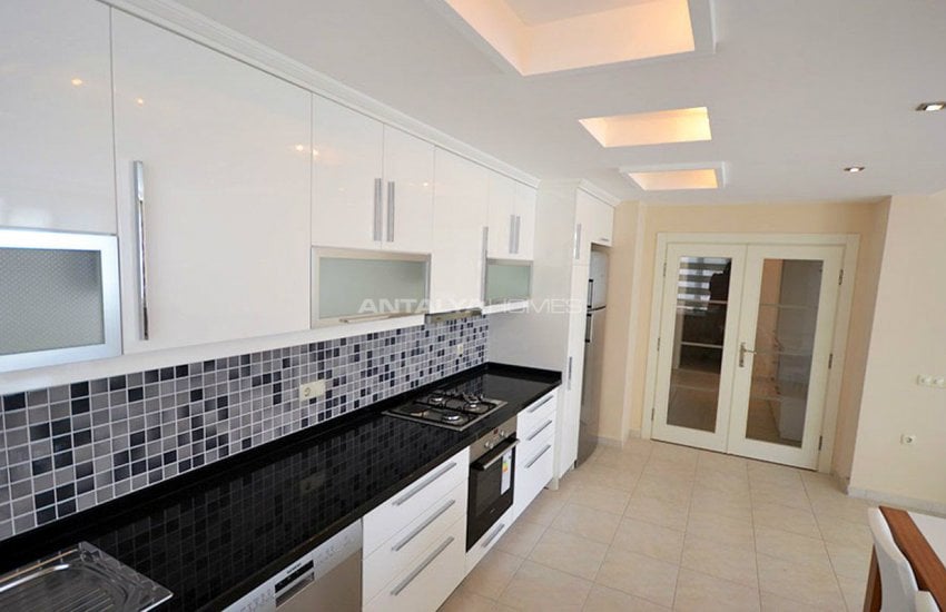 Alanya Tosmur'da Denize Yakın Site İçinde Lüks Daireler 25