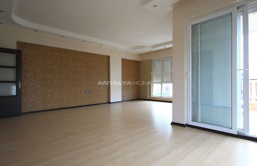 Antalya Lara'da Ayrı Mutfaklı 3 Yatak Odalı Daire 8