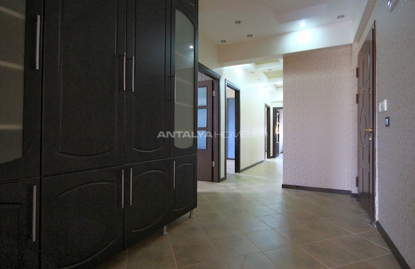 Antalya Lara'da Ayrı Mutfaklı 3 Yatak Odalı Daire 26