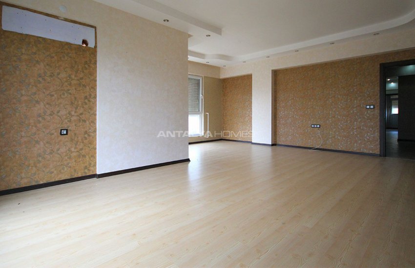 Antalya Lara'da Ayrı Mutfaklı 3 Yatak Odalı Daire 9