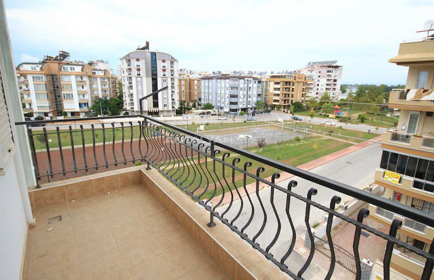 Antalya Lara'da Ayrı Mutfaklı 3 Yatak Odalı Daire 27