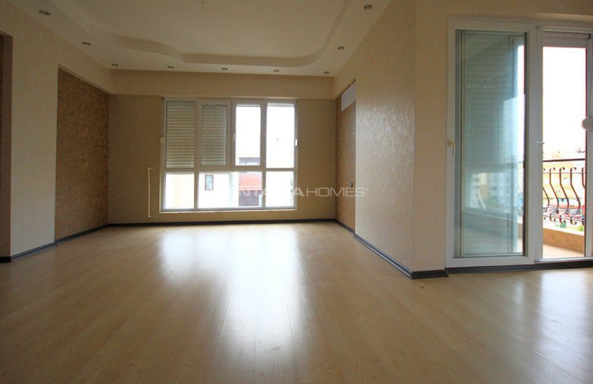 Antalya Lara'da Ayrı Mutfaklı 3 Yatak Odalı Daire 10