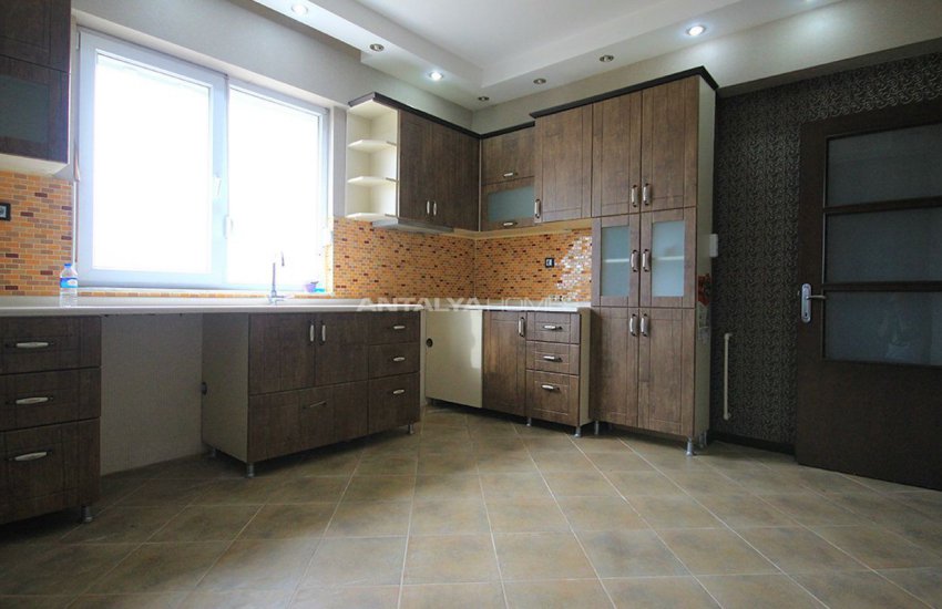 Antalya Lara'da Ayrı Mutfaklı 3 Yatak Odalı Daire 11