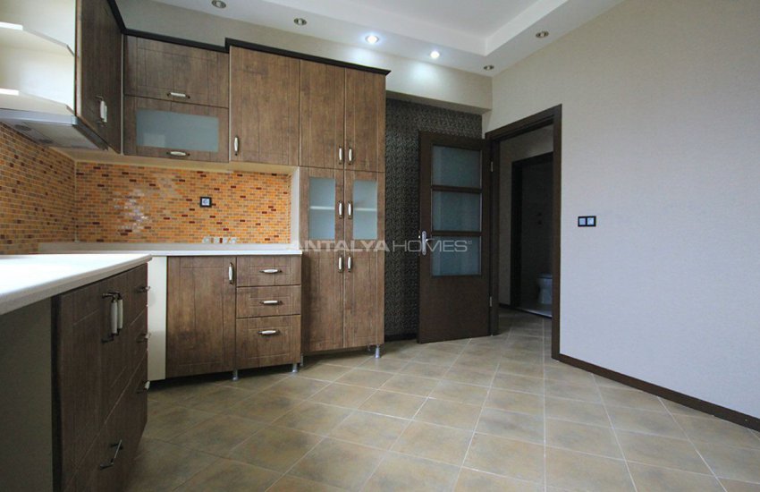 Antalya Lara'da Ayrı Mutfaklı 3 Yatak Odalı Daire 12