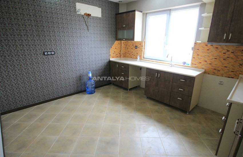 Antalya Lara'da Ayrı Mutfaklı 3 Yatak Odalı Daire 13