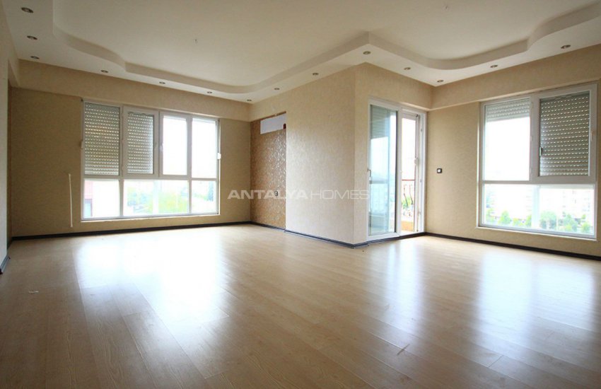 Antalya Lara'da Ayrı Mutfaklı 3 Yatak Odalı Daire 7