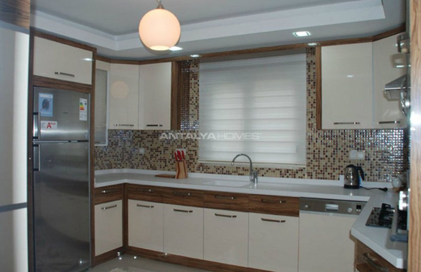 Meydankavağı'nda Yüzme Havuzlu Site İçinde Daireler 26