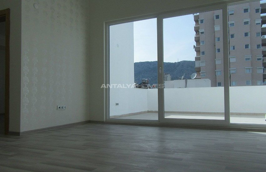 Wide Antalya Property in the Complex with Pool and Sauna 9