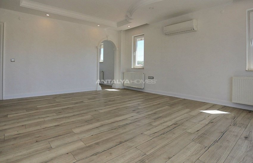 منزل حجري محاط بغابات الصنوبر الأحمر في أنطاليا دوشمالتي 34