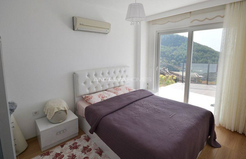 ویلای تریپلکس با چشم انداز با شکوه از دریا و قلعه در آلانیا 9