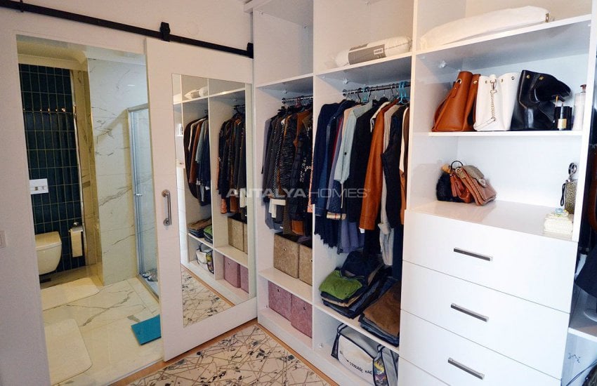 ویلای تریپلکس با چشم انداز با شکوه از دریا و قلعه در آلانیا 18