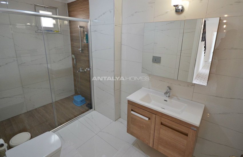 ویلای تریپلکس با چشم انداز با شکوه از دریا و قلعه در آلانیا 22