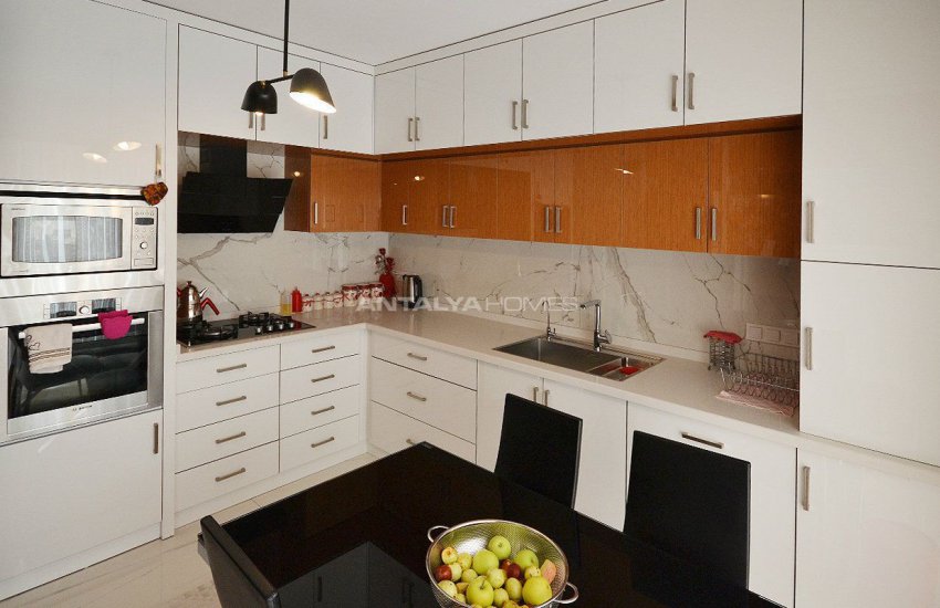 ویلای تریپلکس با چشم انداز با شکوه از دریا و قلعه در آلانیا 23