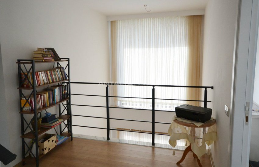 ویلای تریپلکس با چشم انداز با شکوه از دریا و قلعه در آلانیا 24