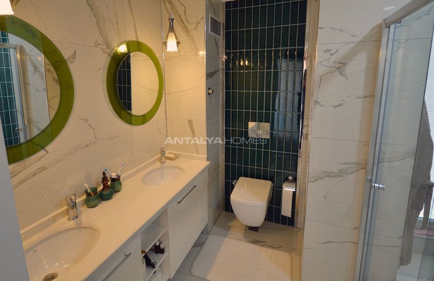 ویلای تریپلکس با چشم انداز با شکوه از دریا و قلعه در آلانیا 25