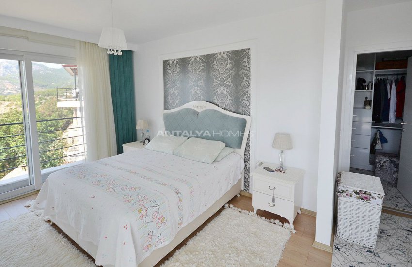 ویلای تریپلکس با چشم انداز با شکوه از دریا و قلعه در آلانیا 10