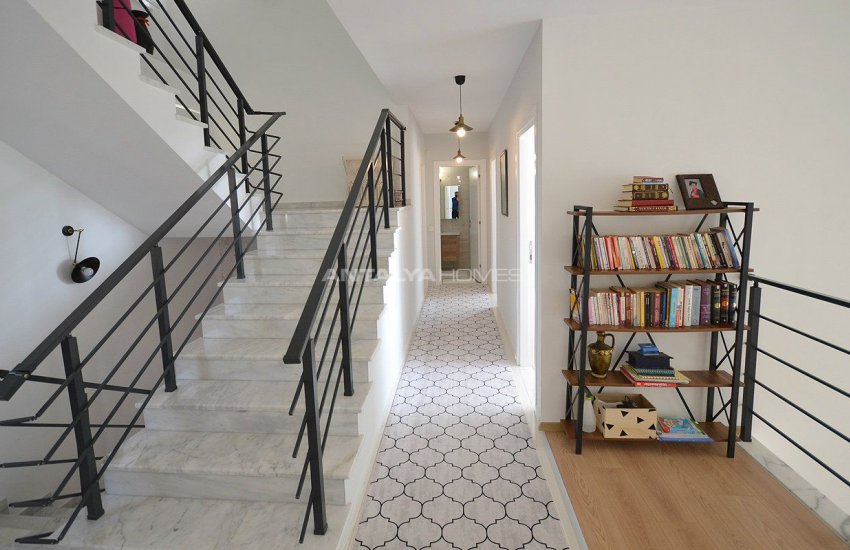 ویلای تریپلکس با چشم انداز با شکوه از دریا و قلعه در آلانیا 28