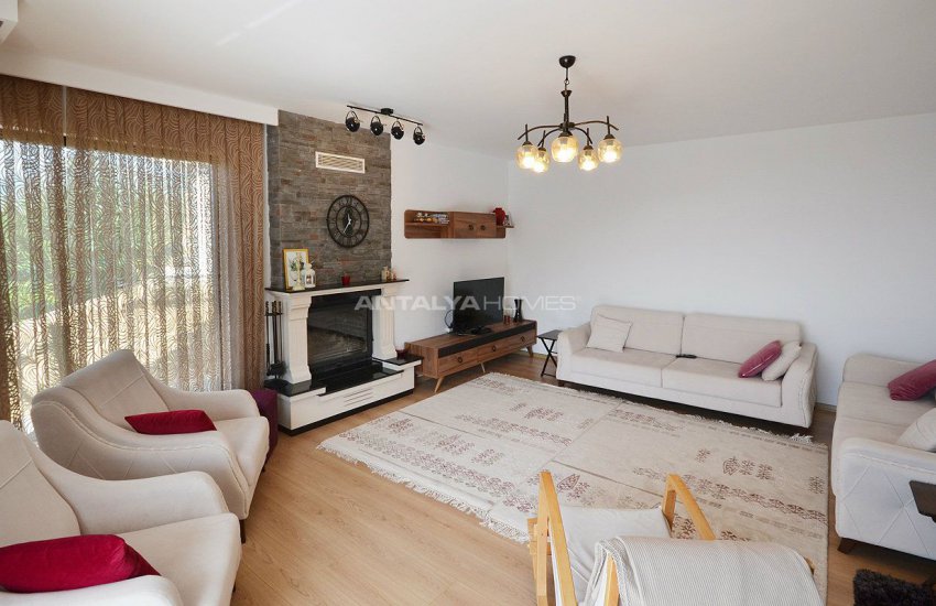 ویلای تریپلکس با چشم انداز با شکوه از دریا و قلعه در آلانیا 12