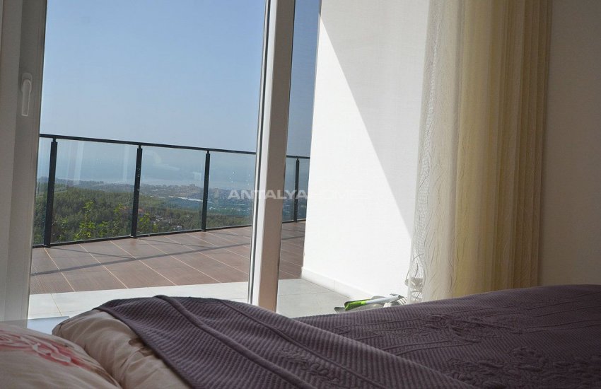 ویلای تریپلکس با چشم انداز با شکوه از دریا و قلعه در آلانیا 13