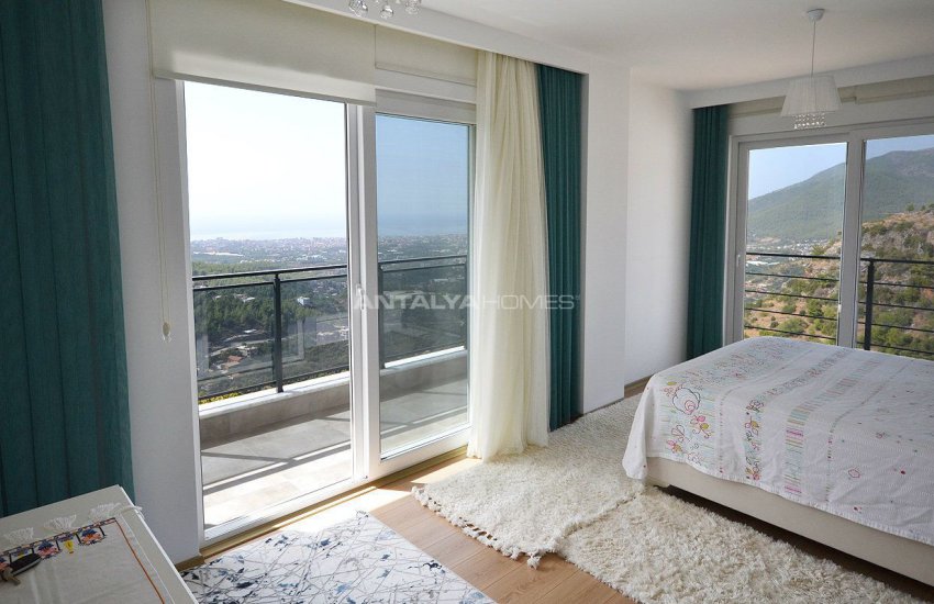 ویلای تریپلکس با چشم انداز با شکوه از دریا و قلعه در آلانیا 14