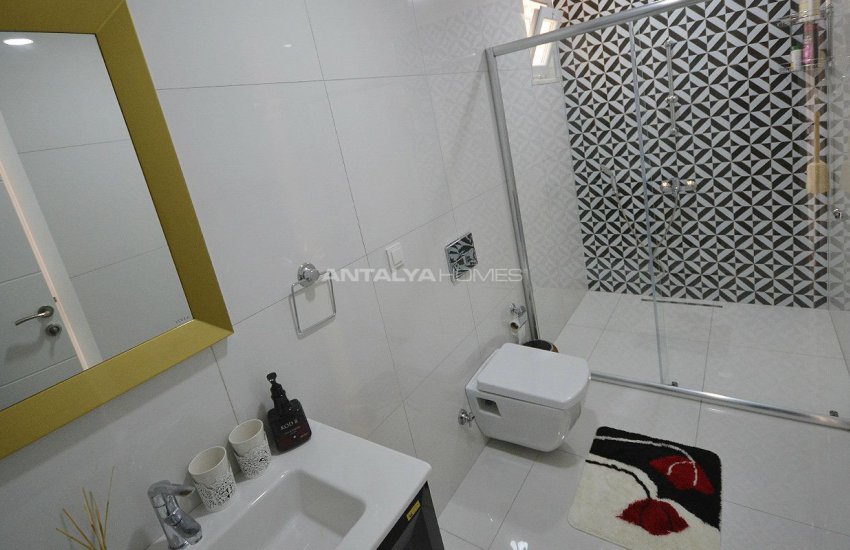 ویلای تریپلکس با چشم انداز با شکوه از دریا و قلعه در آلانیا 17