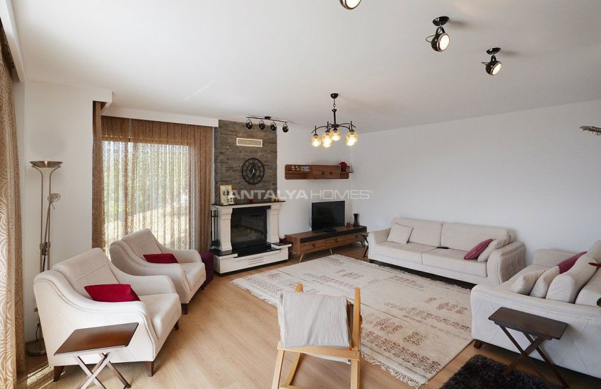 ویلای تریپلکس با چشم انداز با شکوه از دریا و قلعه در آلانیا 8