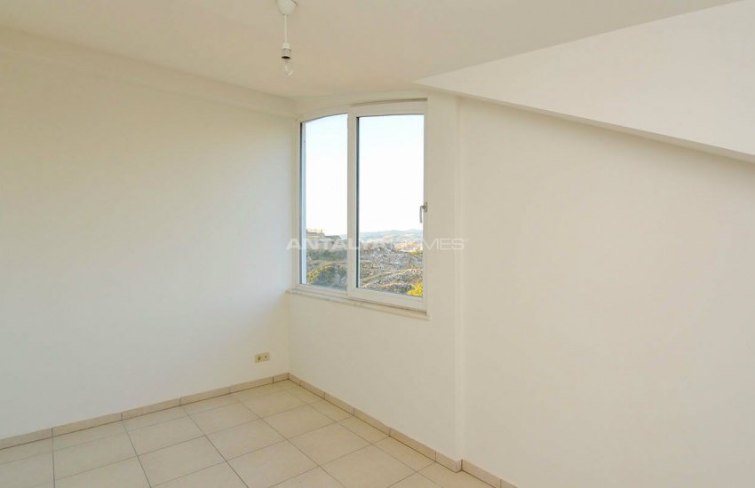 Spacious Real Estate in Alanya with Sea and Nature View 27