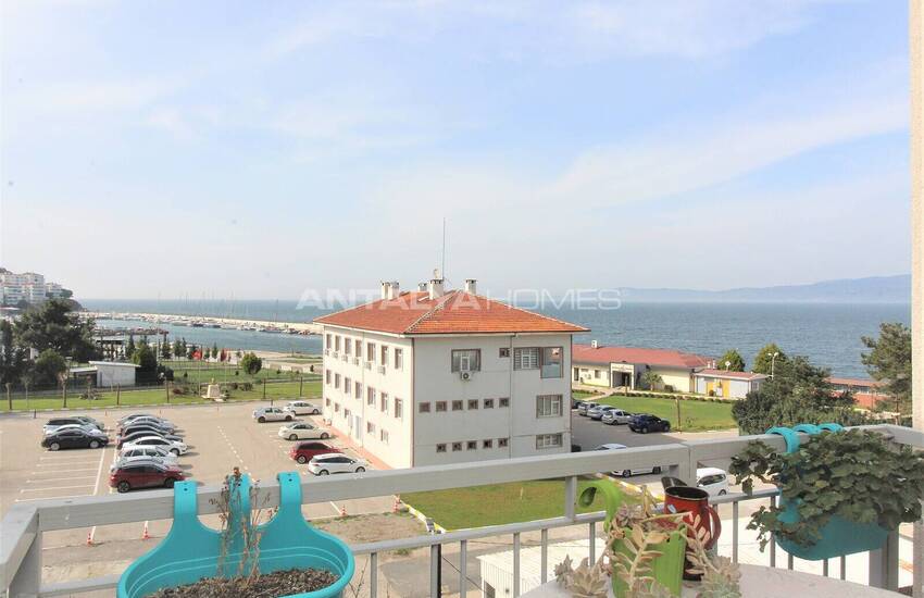 Apartment in Complex with Central Location in Bursa Mudanya