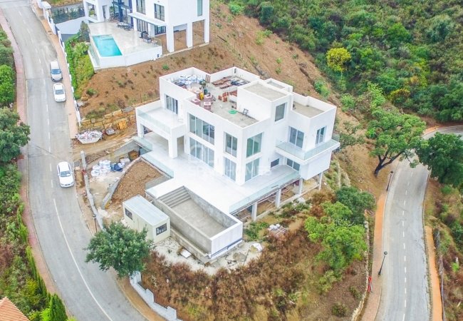 Prächtige Málaga Villa Ist Nah An Golf Club Und College In Marbella 7