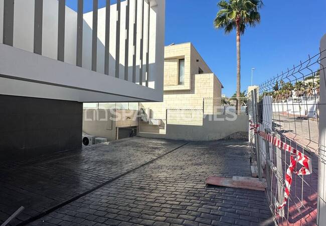 Benalmadena'da Panoramik Deniz Manzaralı Geniş Villa 12