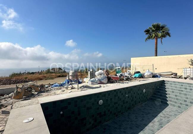 Benalmadena'da Panoramik Deniz Manzaralı Geniş Villa 10