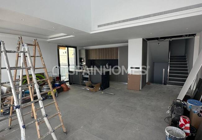 Benalmadena'da Panoramik Deniz Manzaralı Geniş Villa 13