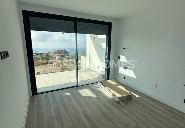 Benalmadena'da Panoramik Deniz Manzaralı Geniş Villa 17