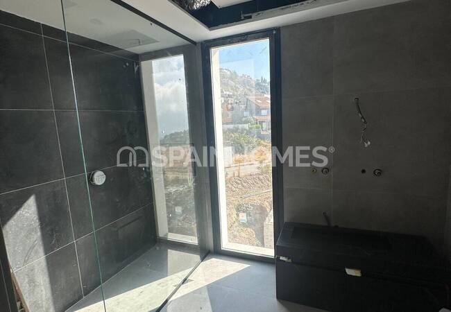 Benalmadena'da Panoramik Deniz Manzaralı Geniş Villa 18