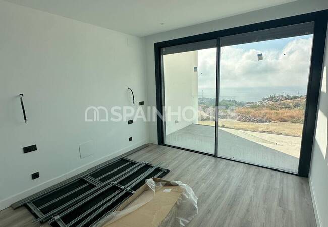 Benalmadena'da Panoramik Deniz Manzaralı Geniş Villa 19