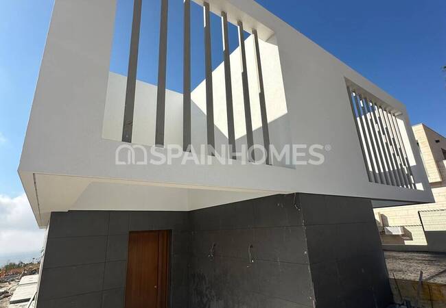 Benalmadena'da Panoramik Deniz Manzaralı Geniş Villa 11